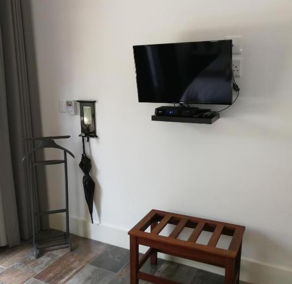סוויטה, At 98 On Lynburn Guest House