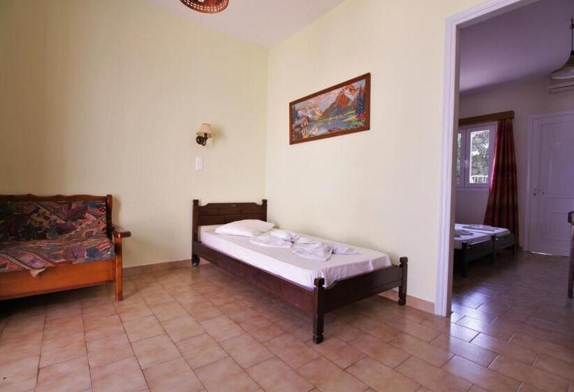 ファミリールーム, Ampavris Family Apartments