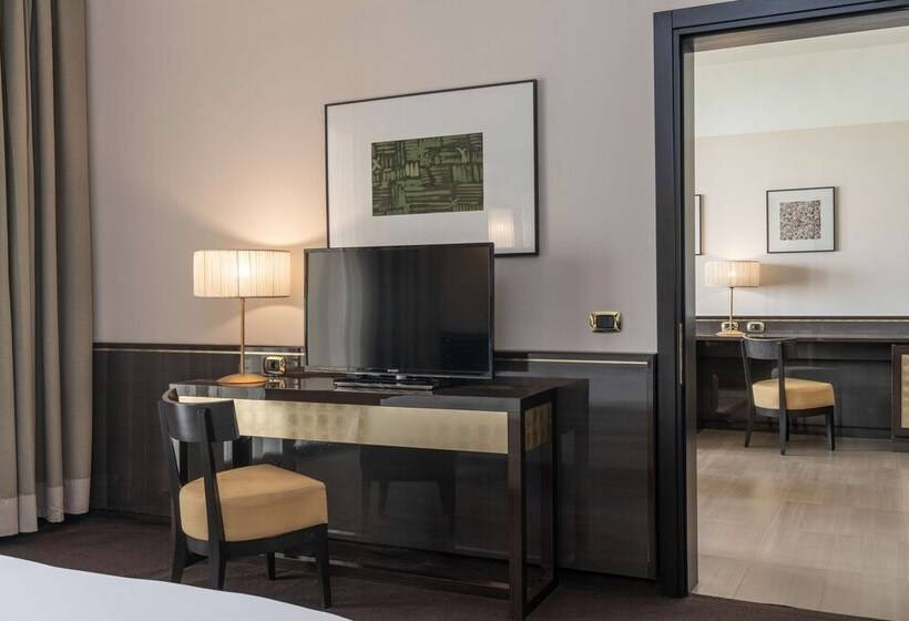 套房带泳池景, Radisson Blu Hotel N Djamena