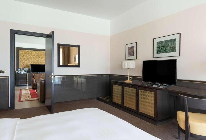 套房带泳池景, Radisson Blu Hotel N Djamena
