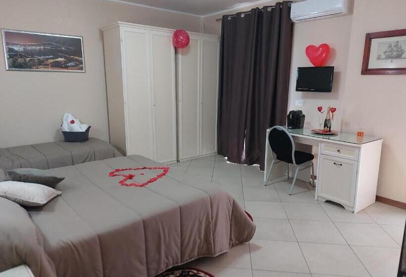 اتاق استاندارد سه تخته با بالکن, Fiumicino Inn Airport