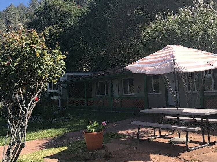 Номер Стандарт Вид на Озеро, Clear Lake Vista Resort