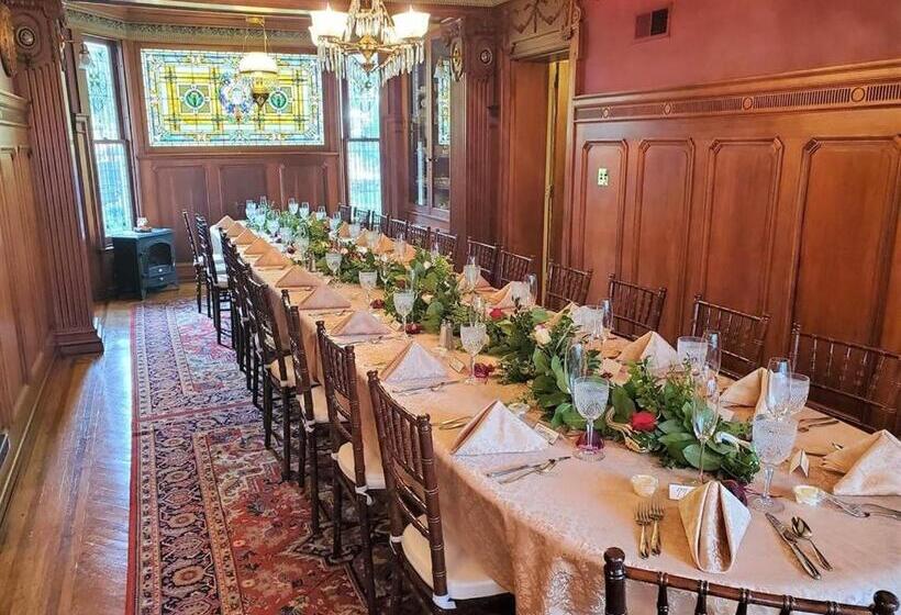 标准间, Emig Mansion