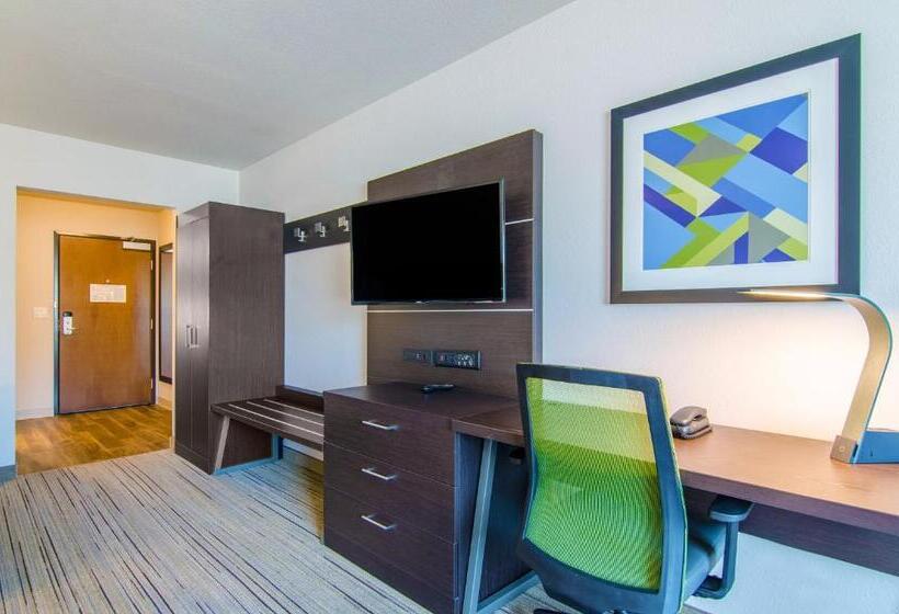 Номер Стандарт, Holiday Inn Express & Suites   Atchison, An Ihg