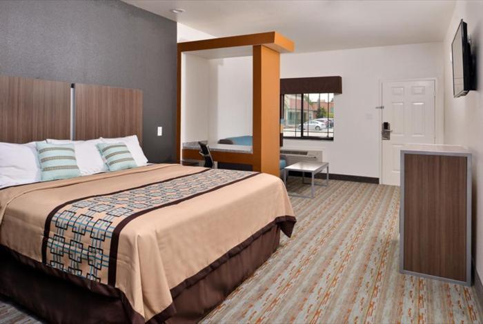 Люкс Кровать Кинг, Scottish Inn & Suites   Conroe