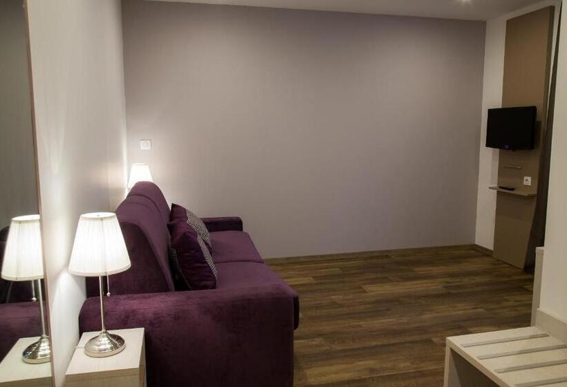 Четырехместный Номер Superior, The Originals City, Le Relais Des Carnutes Brezolles Verneuil Sur Avre
