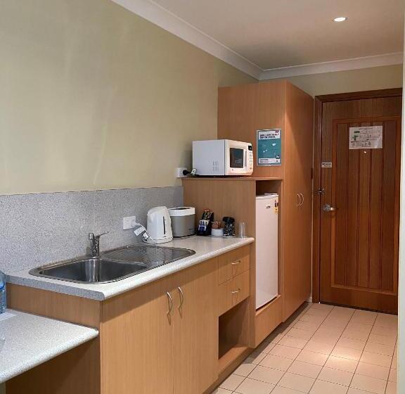 Семейный Номер, Country Roads Motor Inn Gayndah