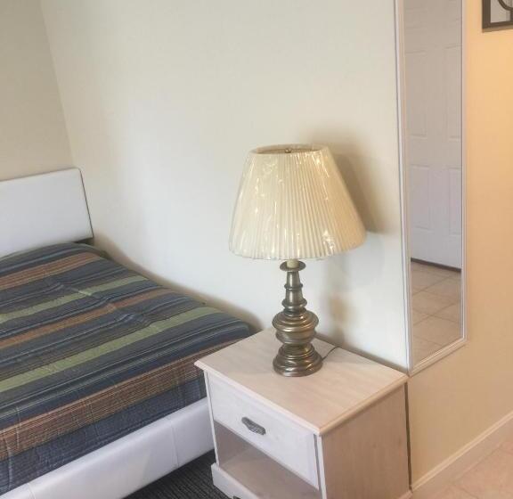 اتاق استاندارد, Misquamicut Beach Front Inn