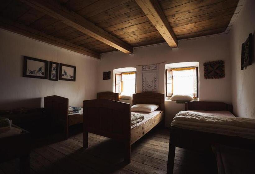 اتاق استاندارد چهار تخته, Household šain