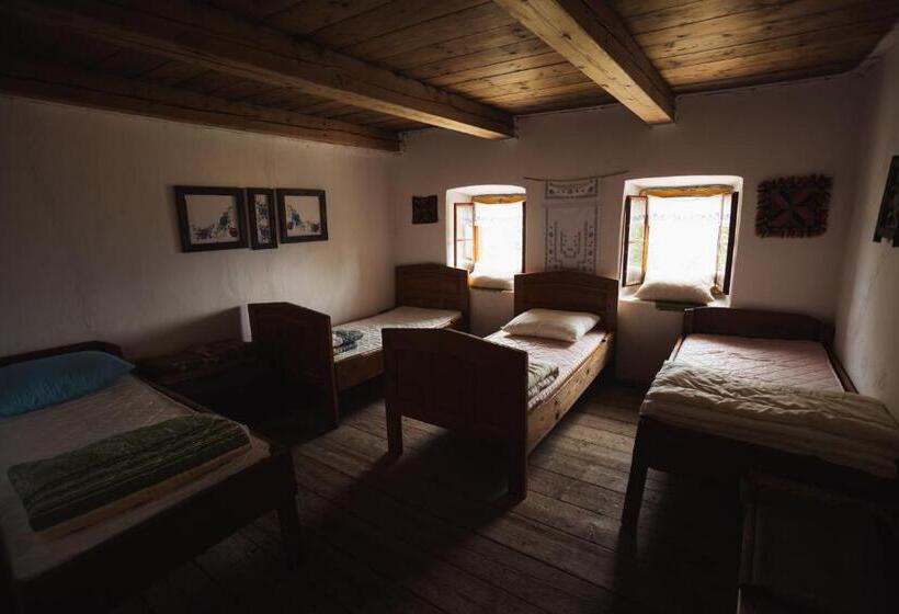 اتاق استاندارد چهار تخته, Household šain