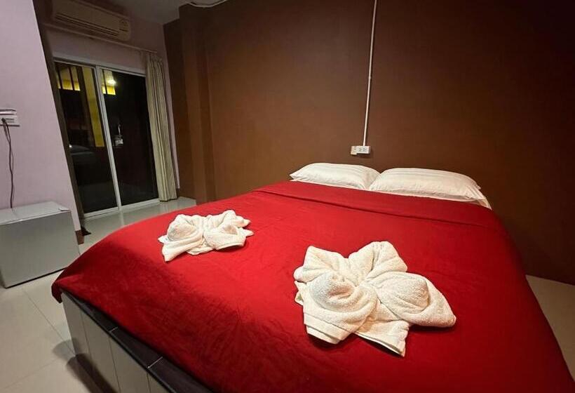 带大床的高级房间, โรงแรมเพ็ญพิศ