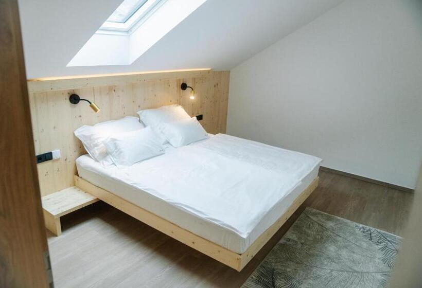 اتاق خانوادگی, Sobe Rooms Jelen Jelenov Greben