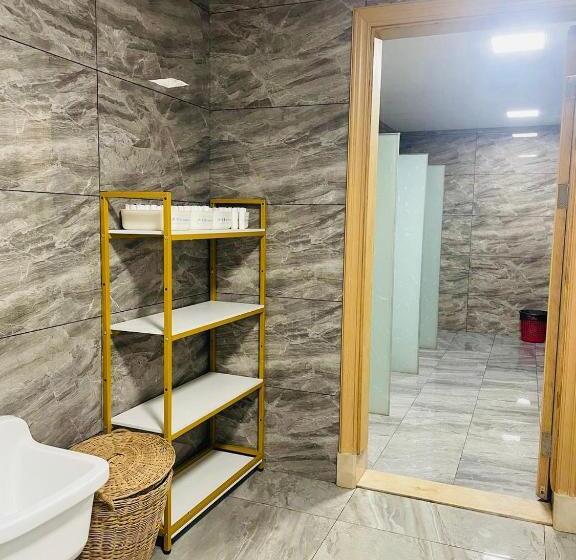 چادر با خدمات رفاهی استاندارد, Jianpuke Space Capsule Backpacker Hostel