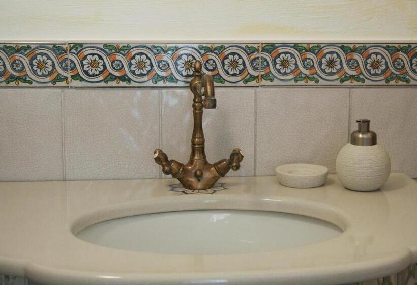 اتاق لوکس با بالکن, B&b Dolce Casa