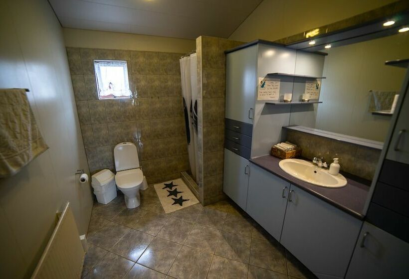 اتاق استاندارد با سرویس بهداشتی مشترک, Berg Hostel