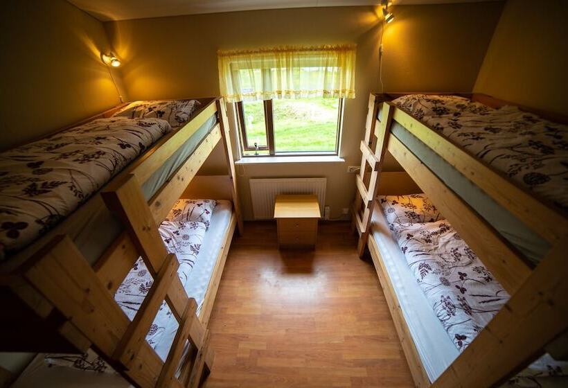 اتاق استاندارد چهارنفره با سرویس بهداشتی مشترک, Berg Hostel