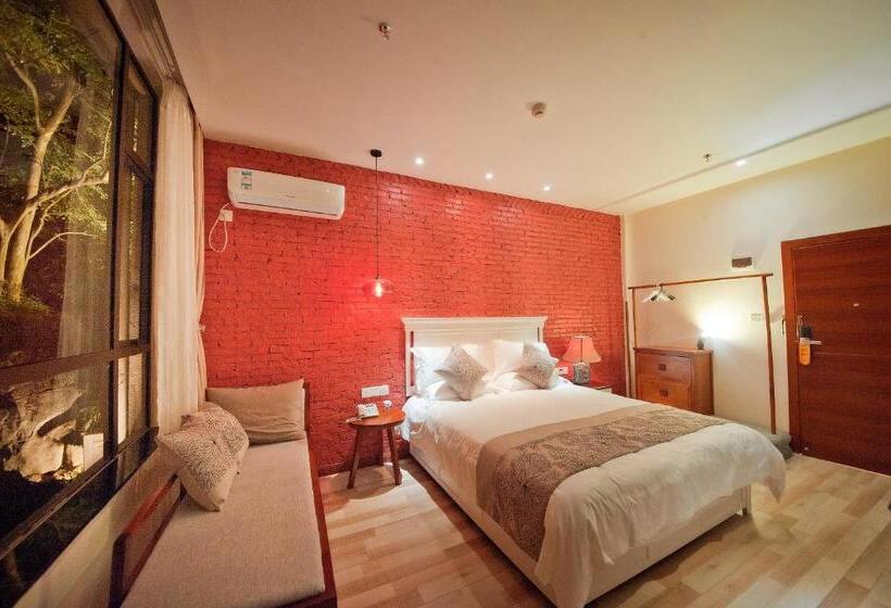 Номер Стандарт Вид на Сад, Guilin Crystal Crescent Moon