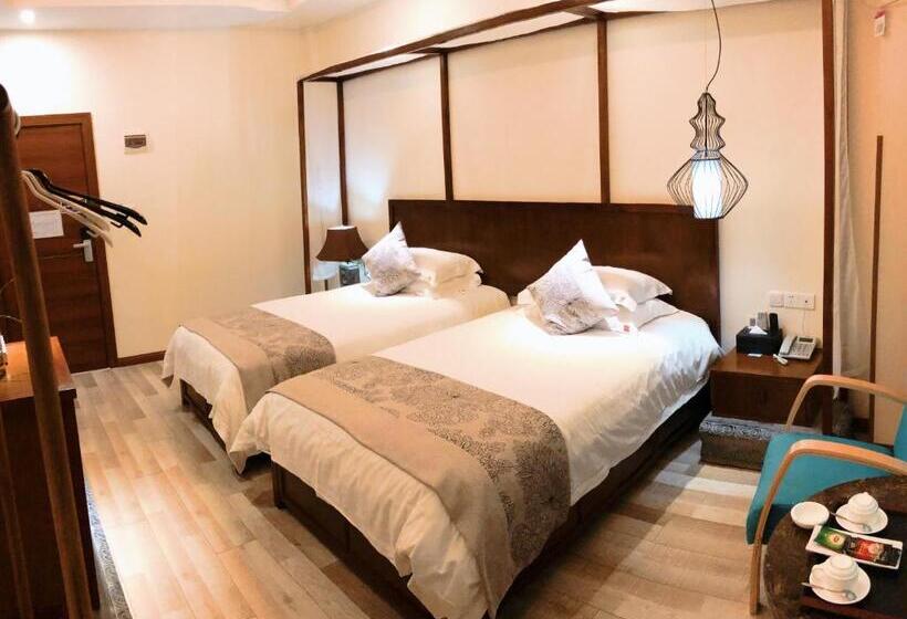 Номер Стандарт, Guilin Crystal Crescent Moon