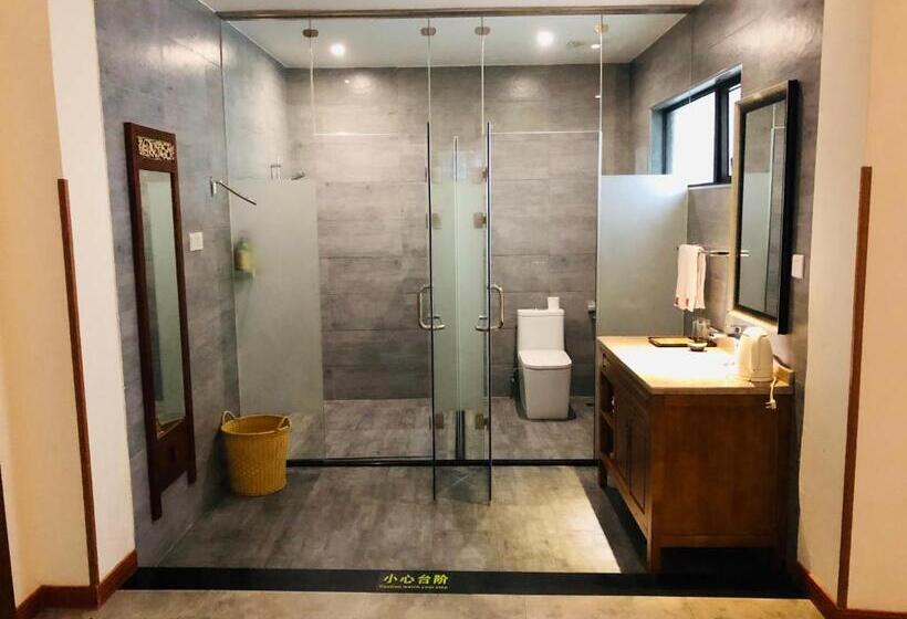 Номер Стандарт Вид на Горы, Guilin Crystal Crescent Moon