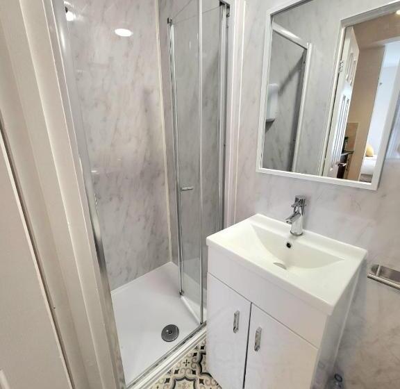 Номер Стандарт, London En Suite Double Rooms   Leytonstone E11