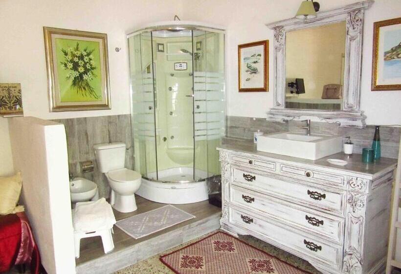 اتاق استاندارد با بالکن, Iaya