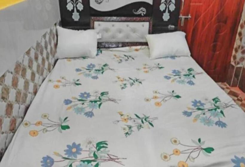 Номер Deluxe, Goroomgo Hotel Sahu Rooms , Ayodhya