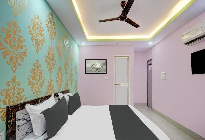 اتاق کلاسیک سه تخته, O Arsh Residential