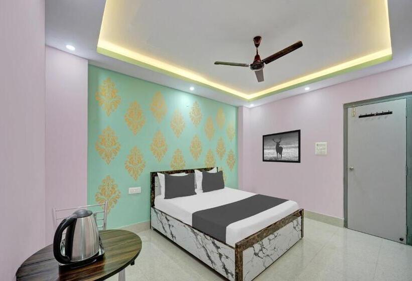 اتاق کلاسیک سه تخته, O Arsh Residential