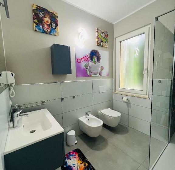 اتاق استاندارد چهارنفره با چشم‌انداز باغ, B&b Rifugio Degli Artisti   Themed Rooms