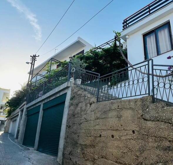 اتاق استاندارد چهارنفره با بالکن, Hana & Uma Apartments