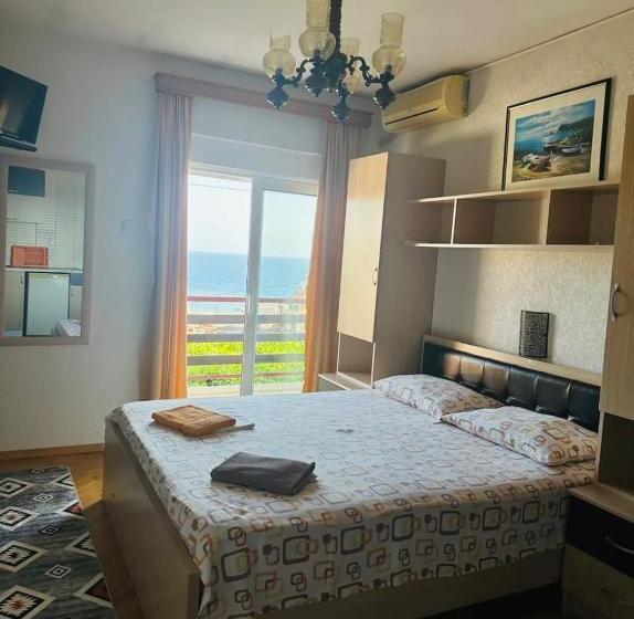 اتاق استاندارد چهارنفره با بالکن, Hana & Uma Apartments