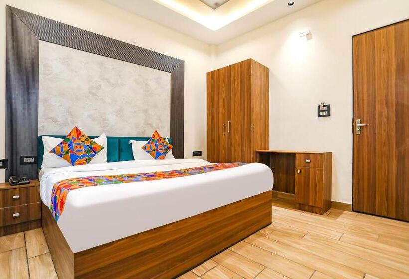 Quarto Deluxe, Fabhotel Vasudha