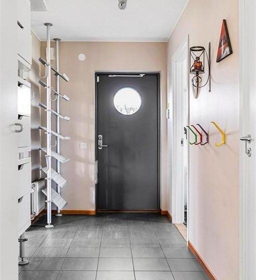 Вилла 1 Спальня, 5 Bed Rooms House With Jacuzzi, Free Parking, And 2 Toilets Bath In Malmö