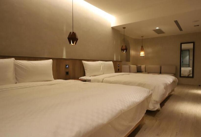 اتاق سوپریور چهار تخته, Initial Tainan