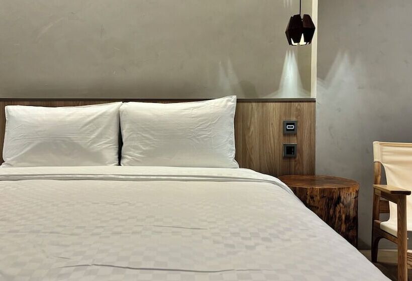 اتاق سوپریور, Initial Tainan