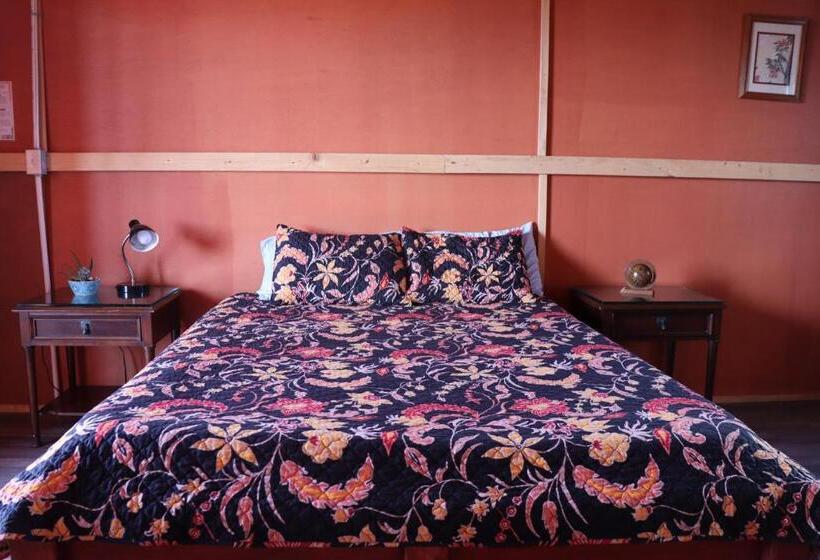 Номер Стандарт с Балконом, Open Gate Hostel Hawaii