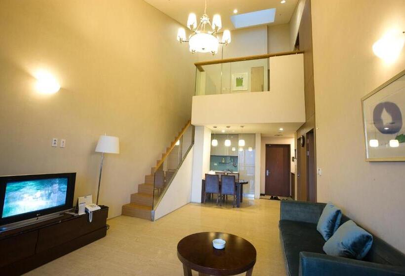 חדר משפחתי, High1 Condominium