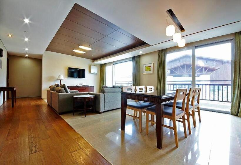 סוויטה, High1 Condominium