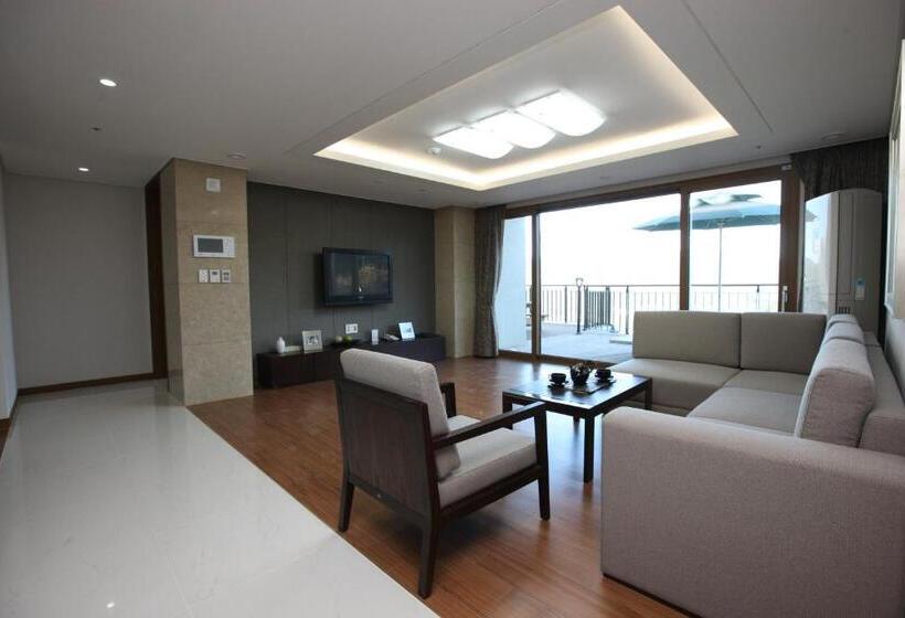 סוויטה עם טרסה, High1 Condominium