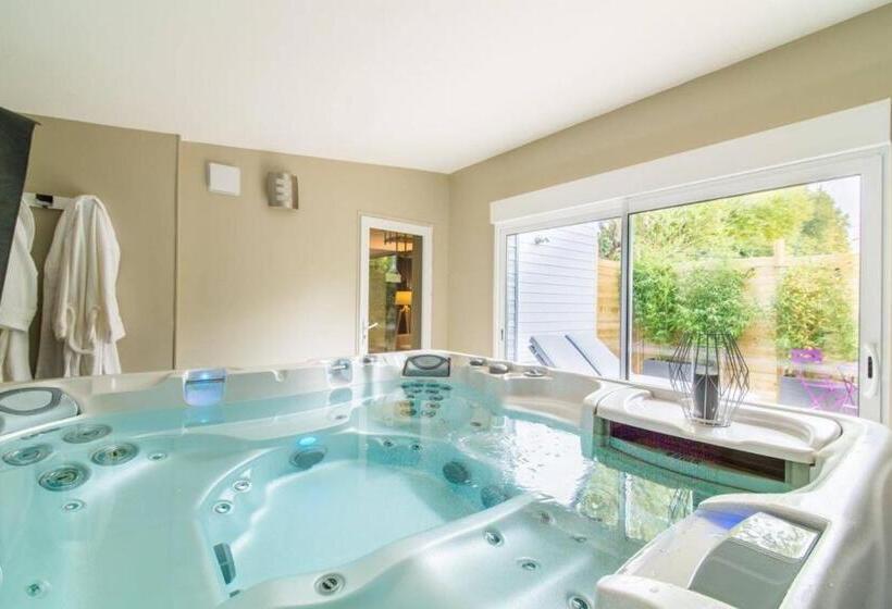 Люкс Deluxe Кровать Кинг, Magnifique Suite Avec Jacuzzi Privatif