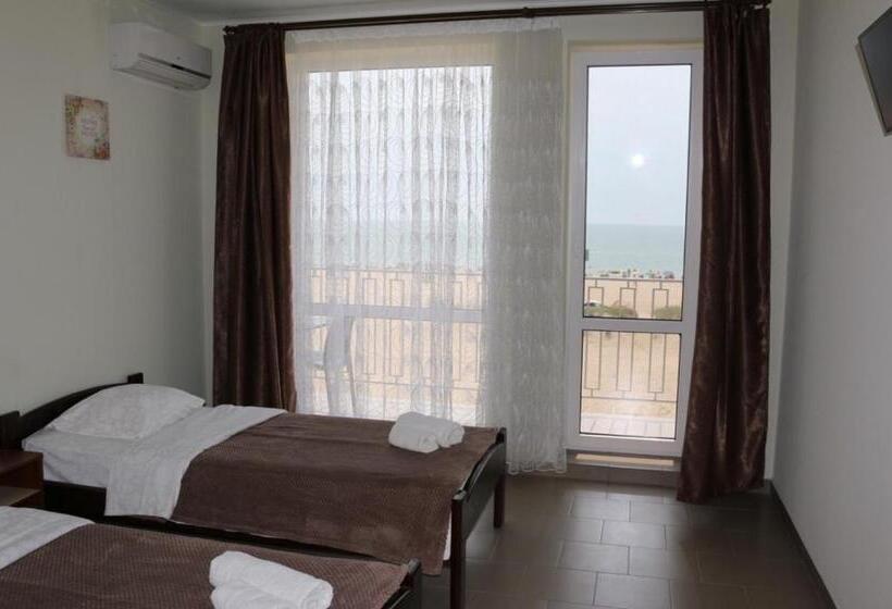 اتاق لوکس با چشم‌انداز دریا, Golden Beach