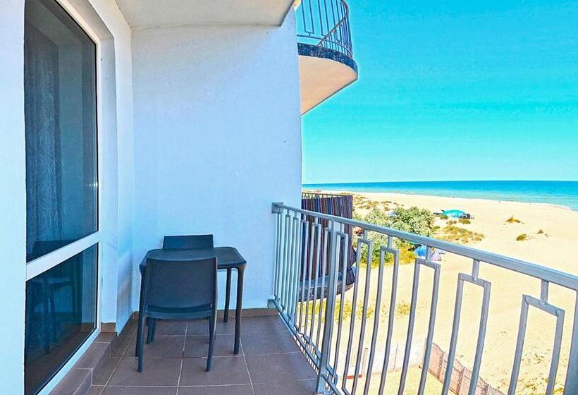 اتاق استاندارد چهار تخته با چشم‌انداز دریا, Golden Beach