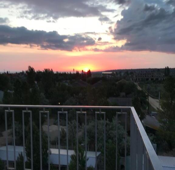 اتاق لوکس با چشم‌انداز دریا, Golden Beach