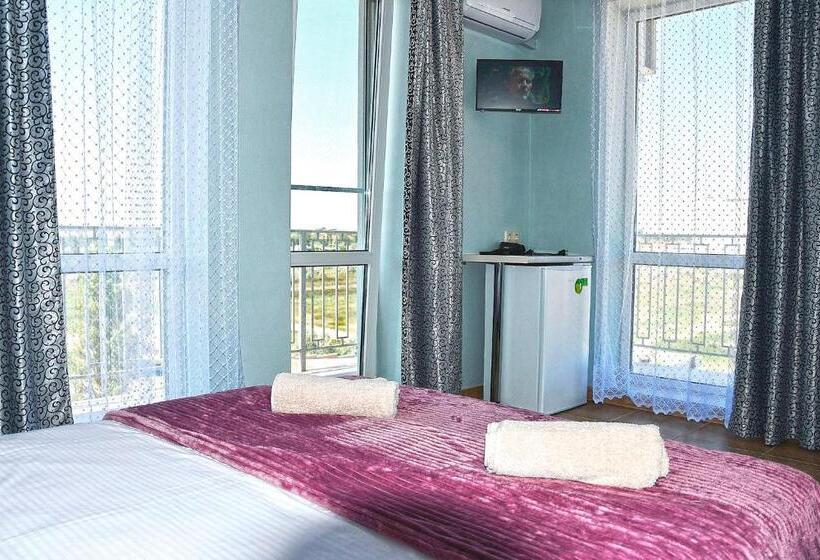 اتاق لوکس با چشم‌انداز دریا, Golden Beach