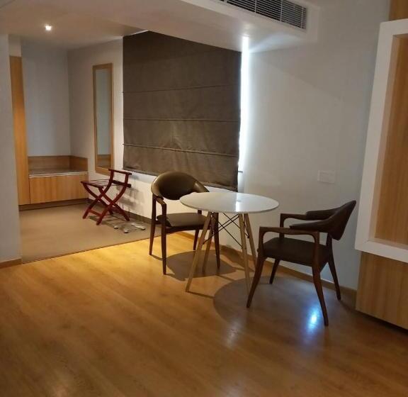 اتاق اجرایی, Native Inn By Heda Hospitality