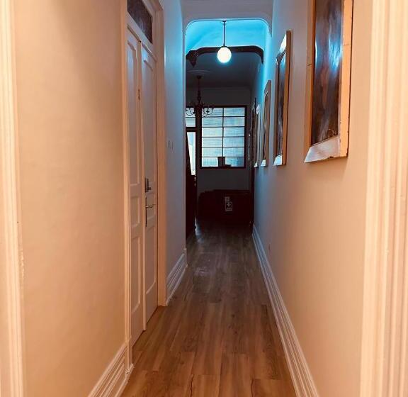 اتاق استاندارد با چشم‌انداز باغ, Azor International Hostel