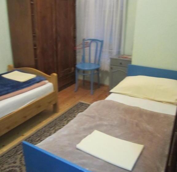 اتاق اکونومی, Bravo Guest House