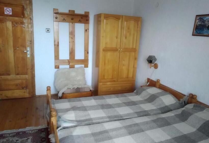 バルコニー付きスタンダードルーム, Chapov Guest Rooms