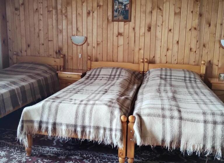 带阳台的三人标准间, Chapov Guest Rooms