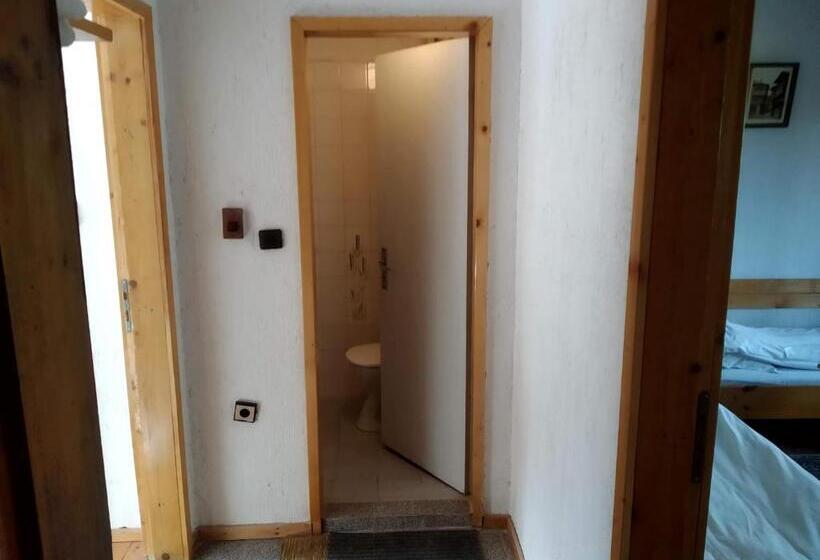 带阳台标准四人间, Chapov Guest Rooms